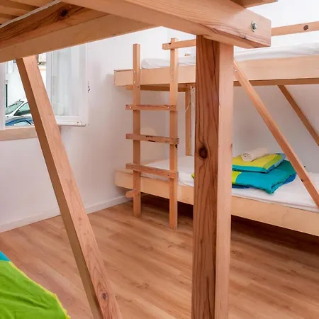 - & Dorms * Nazaré