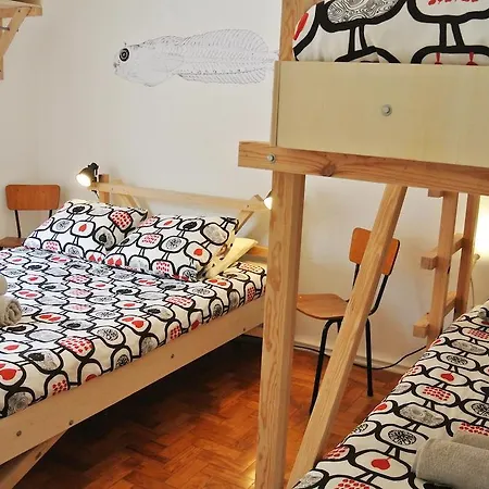- & Dorms Albergue Nazaré