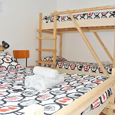 - & Dorms Vandrarhem *