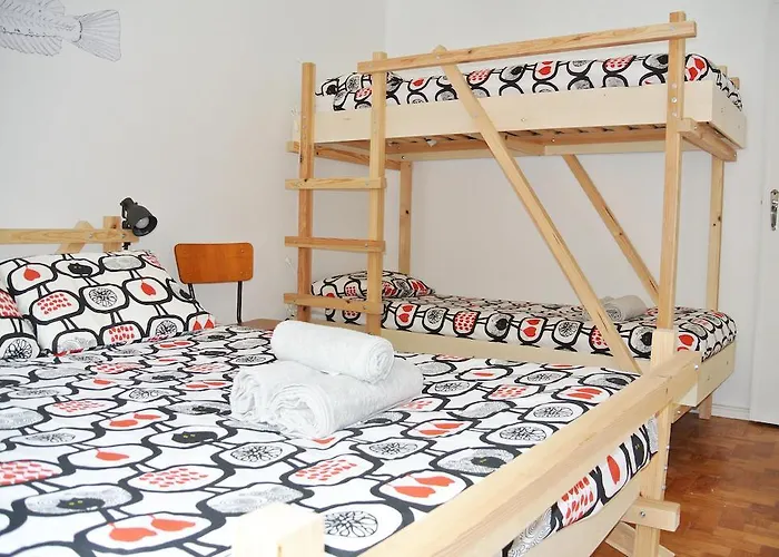 - & Dorms אכסניה *