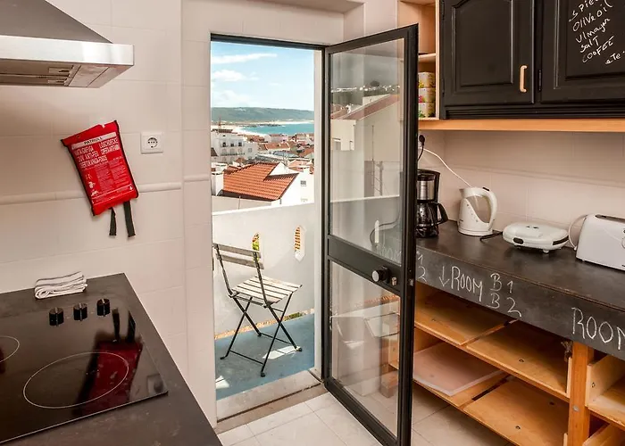 - & Dorms אכסניה נאזרה