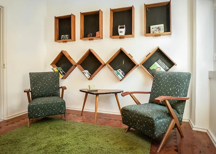 - & Dorms אכסניה *