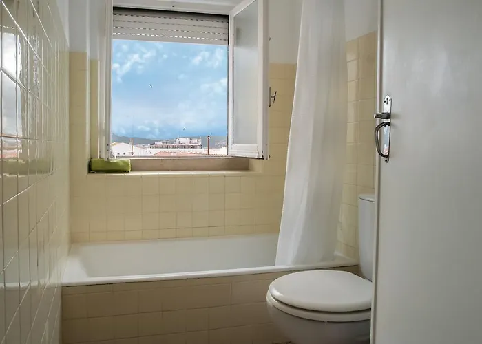 - & Dorms Hostel Nazare